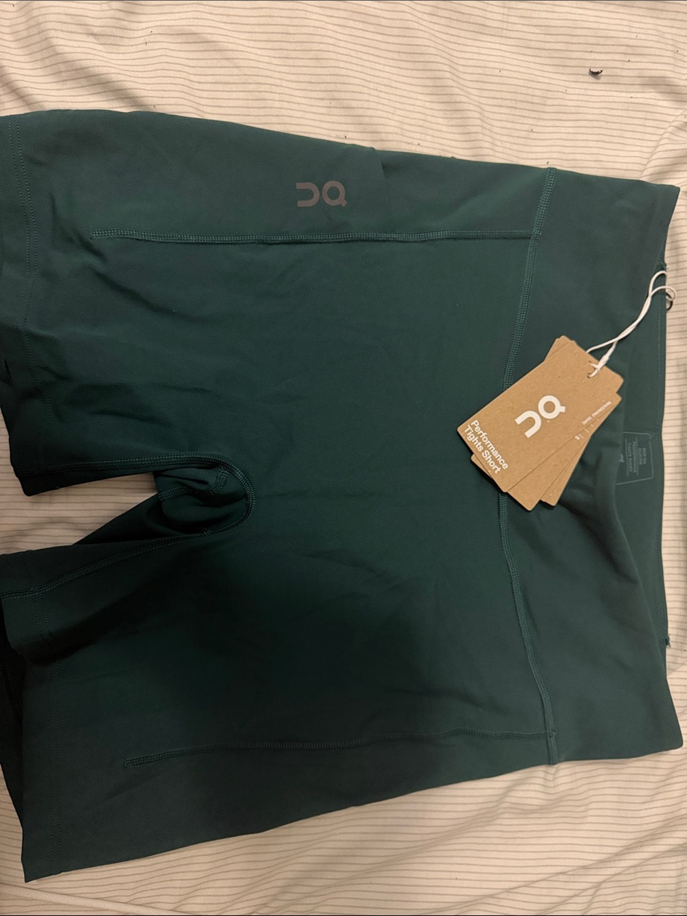 On Performance Pocket Leggings in Deep Green - Picture 3 of 4